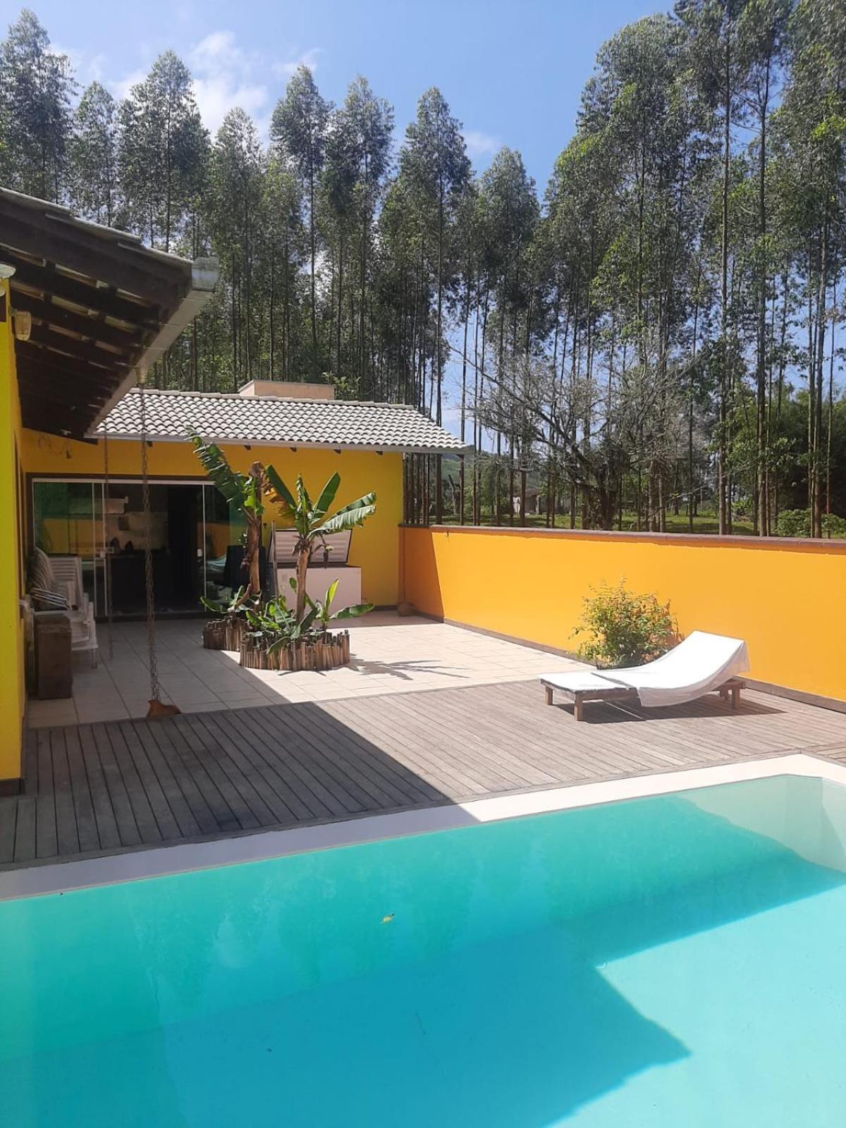 Vo Lica Com Piscina Inn
